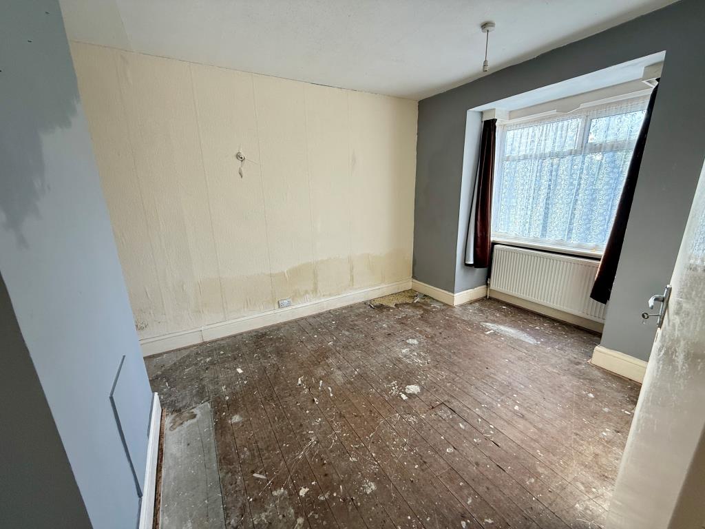 Lot: 44 - DETACHED THREE-BEDROOM BUNGALOW WITH POTENTIAL - Bedroom one